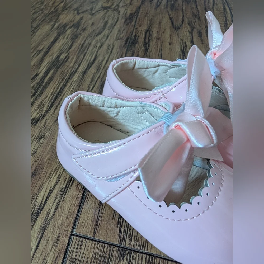 💥3/$24 MG Baby Pink Patent‎ Leather Shoes With Bow